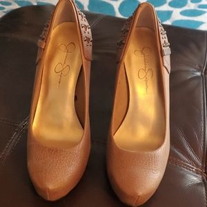 Jessica Simpson tan pumps w/studs